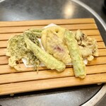 Nikou - 季節の野菜天ぷら盛り合わせ