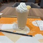 カフェ ファディ - ドリンク写真:山梨県産白桃のスムージー