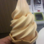 北海道どさんこプラザ - 夕張メロンのソフトクリーム