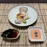 御料理 寺沢 - 星鰈と石垣貝と星鰈の縁側の造り 割醬油と煎り酒とともに