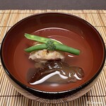御料理 寺沢 - 帆立貝柱と生海胆の真薯と生木耳の椀物