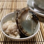 御料理 寺沢 - 土瓶蒸しの中には鮑と鱧