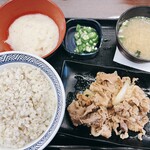 Yoshinoya - 牛皿麦とろ御膳　税込712円
