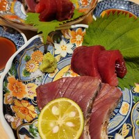 日本酒と和食 花びし - お造り。かつおはすだちと塩で。さっぱり。日本酒と合いましたぁ♪