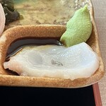 漁師の直売店 浜の母さん食事処 - 心地良い噛みごたえの生たこ刺身