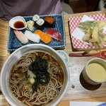 しゃぶしゃぶ 十勝晴れ - 鶏と野菜の黒酢炒めお盆1,050円+蕎麦大盛110円