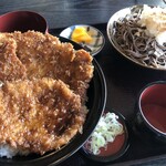 Eiheijinoyakata Unsui - タレカツとおろしそば、奥に胡麻豆腐もついてます