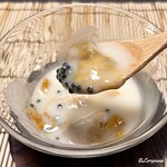 御料理 寺沢 - アイスクリームコーンの摺り流しに生海胆とキャビア