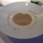 ラ ファミーユ モリナガ - 茸のスープ、干し椎茸のパウダーを散らして