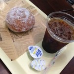 カンテボーレ - 粒あんドーナッツ(140円)・アイスコーヒー(150円)