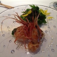 ラ ファミーユ モリナガ - 帆立貝とボタン海老のサラダ仕立て