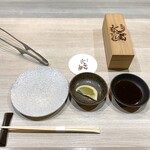 Nikuryouri Eishou - おしぼりは木箱で提供