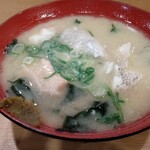 Man ryou - 味噌汁もかなり美味しかったです。白味噌にゆず胡椒が添えてありました
