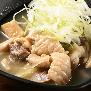 Grilled offal carefully prepared by staff who trained at Shinjuku's famous restaurant "Houraiya"