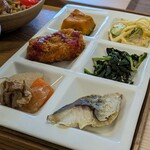 大衆食堂 めし鈴谷 - 日替惣菜６種（B定食）