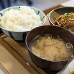 大衆食堂 めし鈴谷 - ごはん、みそ汁（B定食）