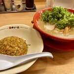 Tenkaippin - ネギラーメン、こってりMAXに本チャーハン