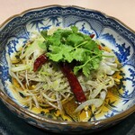 中国料理 旬輝 - イカを山椒でオイル使ってバーンってやったやつ。これ食ったら飛ぶぞ