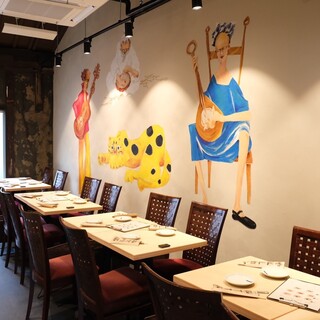 店内はカジュアルにお食事をお楽しみにいただける雰囲気です♪