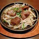 個室居酒屋 北の大地 - ラム肉の厚切り焼き1408円