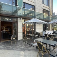 grigio la tavola - 
