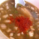 ラーメン 木曜日 - つけ汁に一味投下！