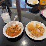 ル・パスタガーデン - カレー、クロワッサン、塩パン、アップルパイ