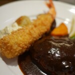 ラトリエ プリュ - ハンバーグ　デミグラスソース　海老フライ追加