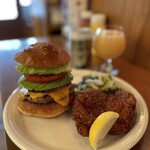 CANNONBALL DINER - 『Homemade  Bacon Cheese  Burger¥1,830』 『Avocado¥330』 『ポテトをサラダに変更¥0』 『Homemade Fried Chicken¥480』 『宇宙ブリューイング¥900』