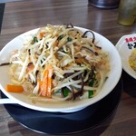 Noukon Tammen Kamimori - タンメンですが、極太麺なのでチャンポンを食べている感じ