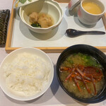 食べるお宿 浜の湯 - 朝食　昨晩の伊勢海老の頭が味噌汁に！