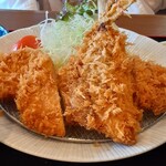 Tonkatsu Nakayama - 盛り合わせ定食1150円