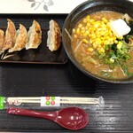 麺や オロチ - 味噌バターコーンラーメン・単品の餃子