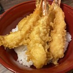 徳兵衛 - 車海老が 5尾も のっていて 天丼タレは別に付いていて お好みで タレをかけます(^^)車海老の甘みが あり とても美味しかったです♡♡