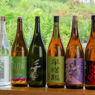 ふぐと相性の良い焼酎や日本酒を取り揃えています。