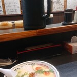 ストライク軒 - 店内の雰囲気と一緒に