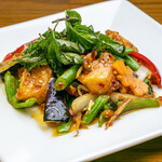 Stir-fried white fish: Pla tod pad keemao