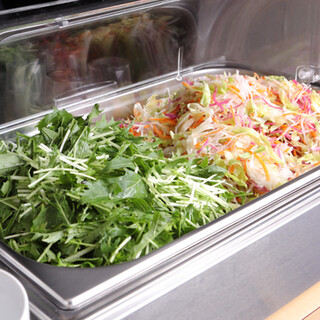 〈平日11時～14時限定〉野菜トッピングのせ放題は当店のみ