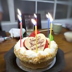 Den -  ◆ここでサプライズが、、、ケーキを手にShockさまが登場されどなたかがお誕生日なのかしらと思って見ていましたら、何とワタクシに。 思いがけないことで嬉しくて感動しました。