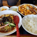 京華 - 週替わりランチ 冷麺、麻婆豆腐、ライス、もやし、フライドポテト、アイスコーヒー