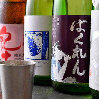全国から仕入れる日本酒は季節の酒も。焼酎はキープボトルがお得
