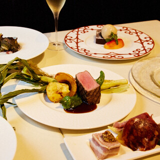 国産熟成肉のステーキや四季を感じられるコースがおすすめ