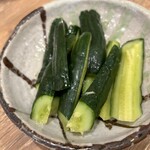 鳥良商店 - セロリが無くなり仕方なくきゅうり。量多めなのは嬉しい