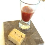 クイントカント - フォアグラのウエハース、ビーツとキジのカルド