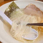 翔鶴 - 素敵な全粒粉配合の細麺。