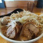 ラーメン伝次平 - 料理写真:中ラーメン野菜脂まし。野菜ちょっと食べた後。