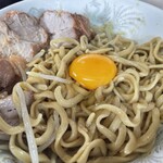 ラーメン二郎 - ベジファースト後に生卵IN