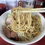 ラーメン二郎 - ワシワシオーション麺箸あげ