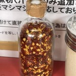 ラーメン二郎 - 輪切り唐辛子
