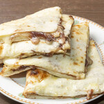 PARI - 料理写真:あんこチーズナン